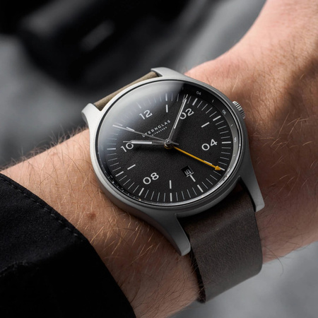 ZEGAREK STERNGLAS Taiga GMT, 42 mm quartz S01-TA11-VI18